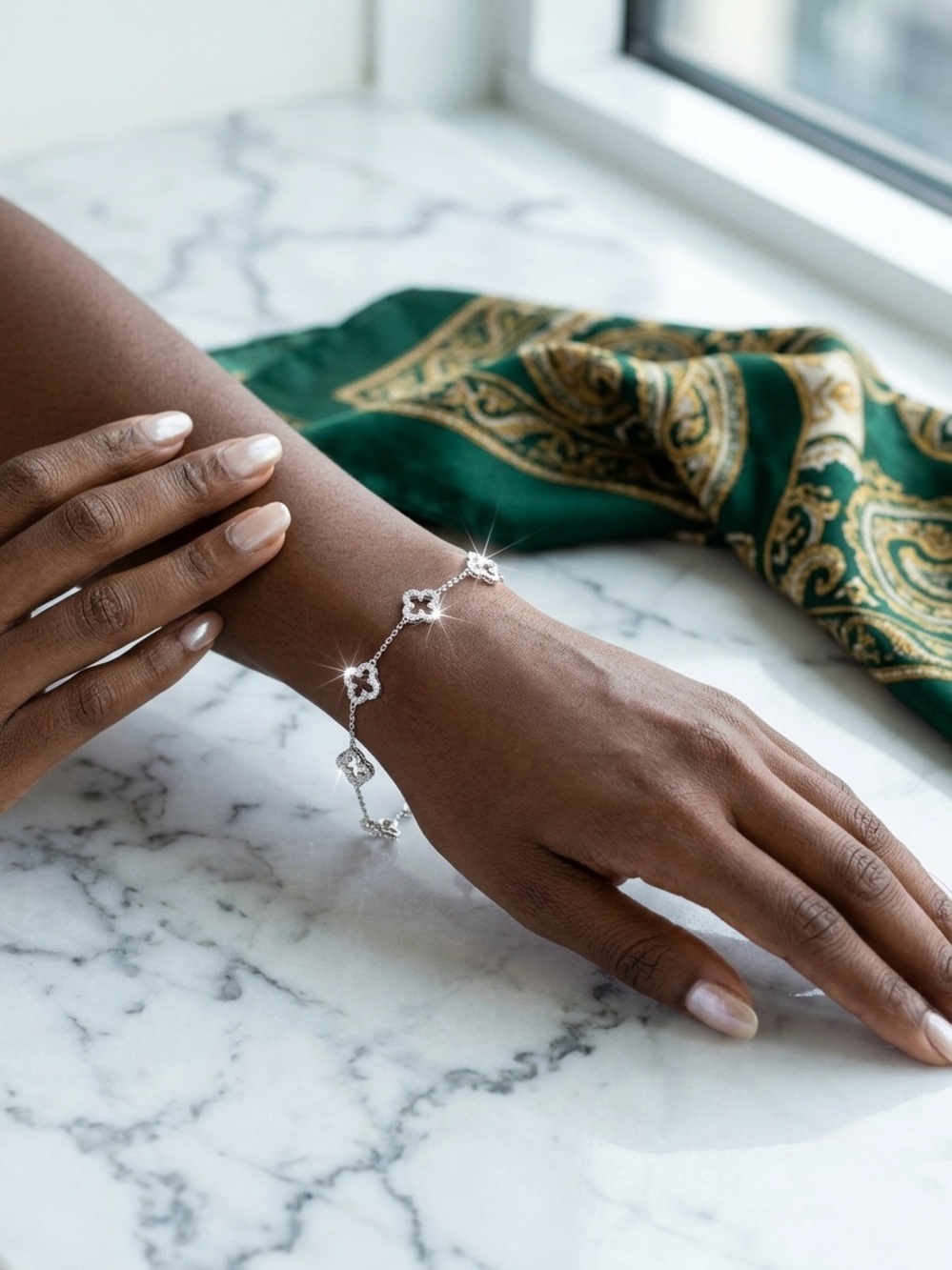 79: Sterling silver Clover Bracelet in Silver